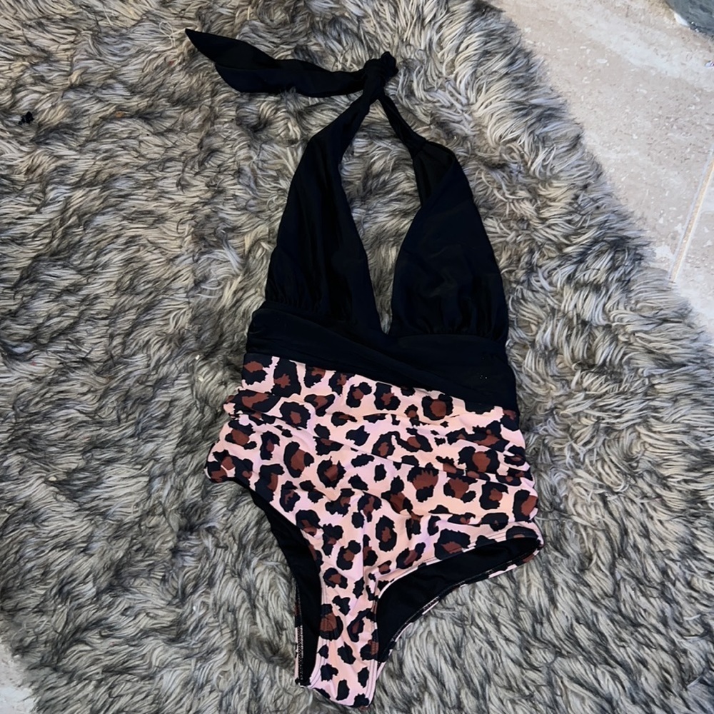 NWOT- SEXY LOW V FRONT LEOPARD ONE PIECE SWIMSUIT SZ L - Picture 2 of 3